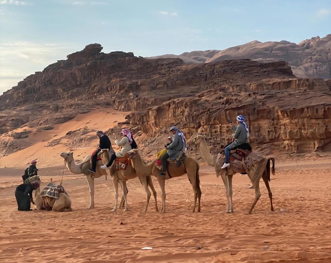 مخيم جبل بردى Jabal Burdah Camp Hotel Wadi Rum Bagian luar foto