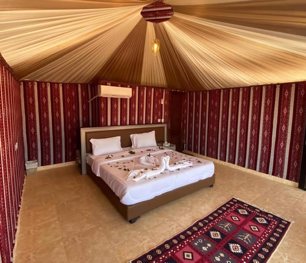 مخيم جبل بردى Jabal Burdah Camp Hotel Wadi Rum Bagian luar foto